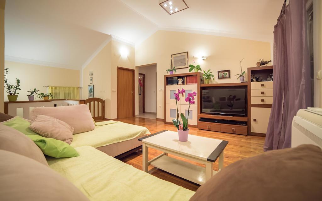 Captain'S Apartment Barbat na Rabu Exterior photo