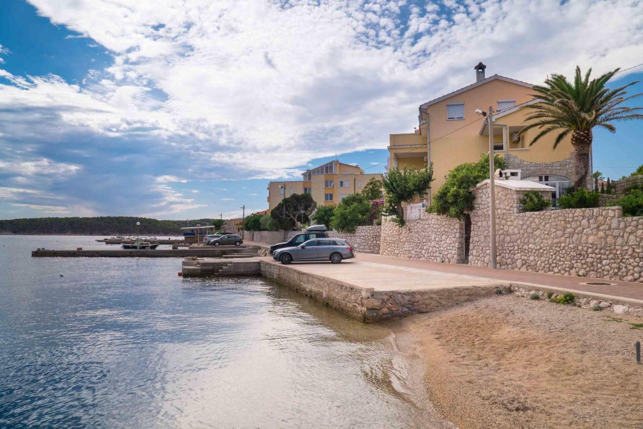 Captain'S Apartment Barbat na Rabu Exterior photo